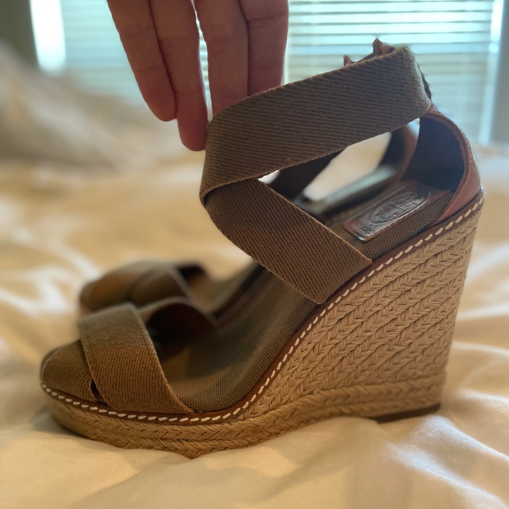 Tori Burch olive green/tan sandals size 7